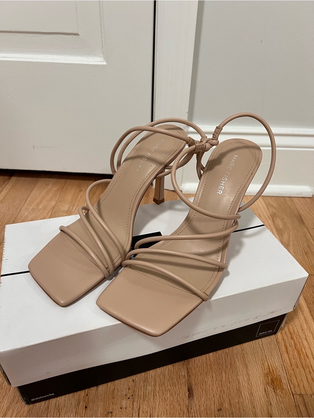 Marc Fisher MFDARETA strappy nude mid heels size 7.5 square toe